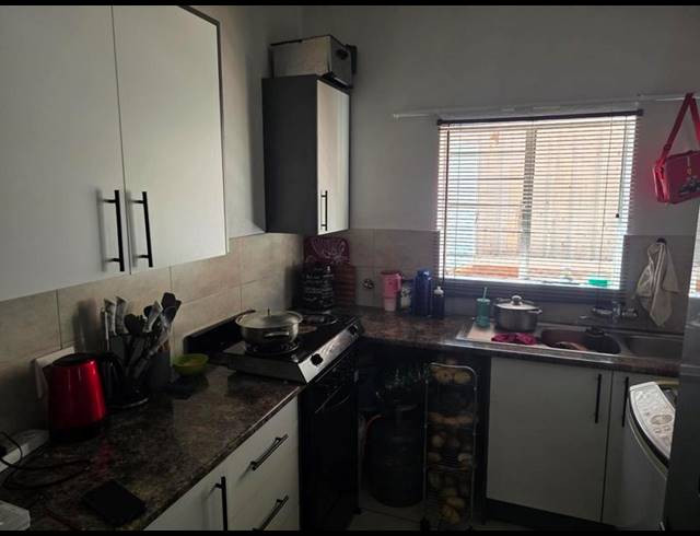 2 BEDROOM APARTMENT FOR SALE IN KEMPTON PARK CENTRAL